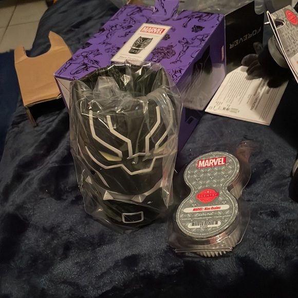 3Scentsy Black Panther Buddy w/ Scent Pak along with Black Panther Wall Diffuser - Picture 4 of 8